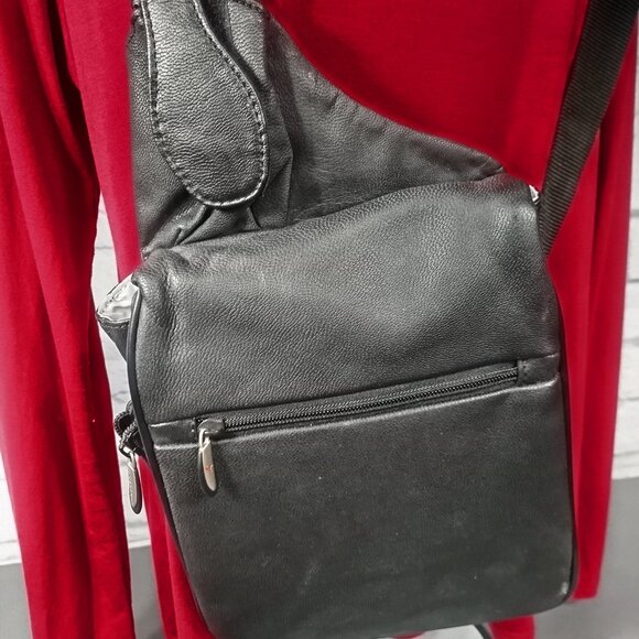 Travelon Black Crossbody Travel Bag Organizer Multi Zip Like New - Picture 2 of 12